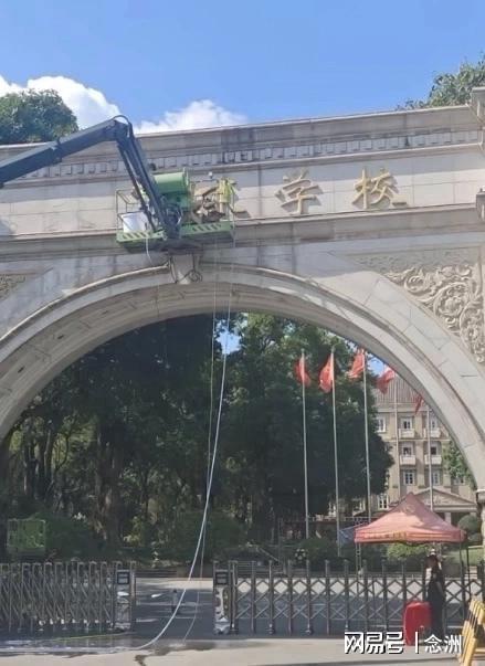 库尔图瓦世界杯告别战含泪退场,西班牙战法国