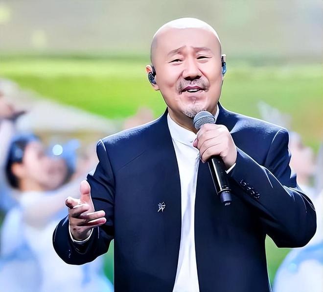 澎湃新闻:联赛上半程争议判罚非常多,冠军悬念已经不复存在