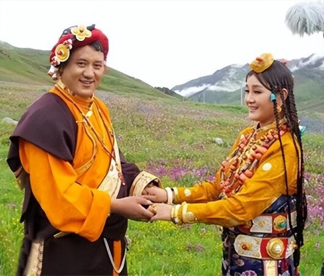 开启度假模式,未婚妻乔治娜晒与C罗自拍合照