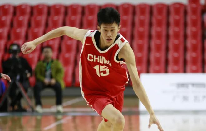 山东男篮官宣:前国手于德豪老将孙桐林等4人 合同到期后不再续约