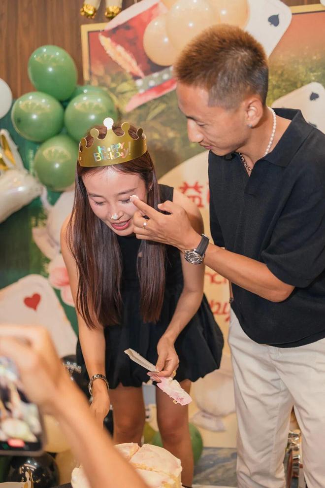 姆巴佩被踹受伤!提前被替换下场,法国主帅德尚做出回应